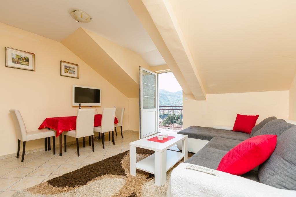 Apartments Feniks Котор Екстериор снимка