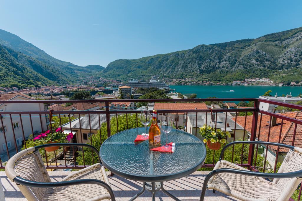 Apartments Feniks Котор Екстериор снимка