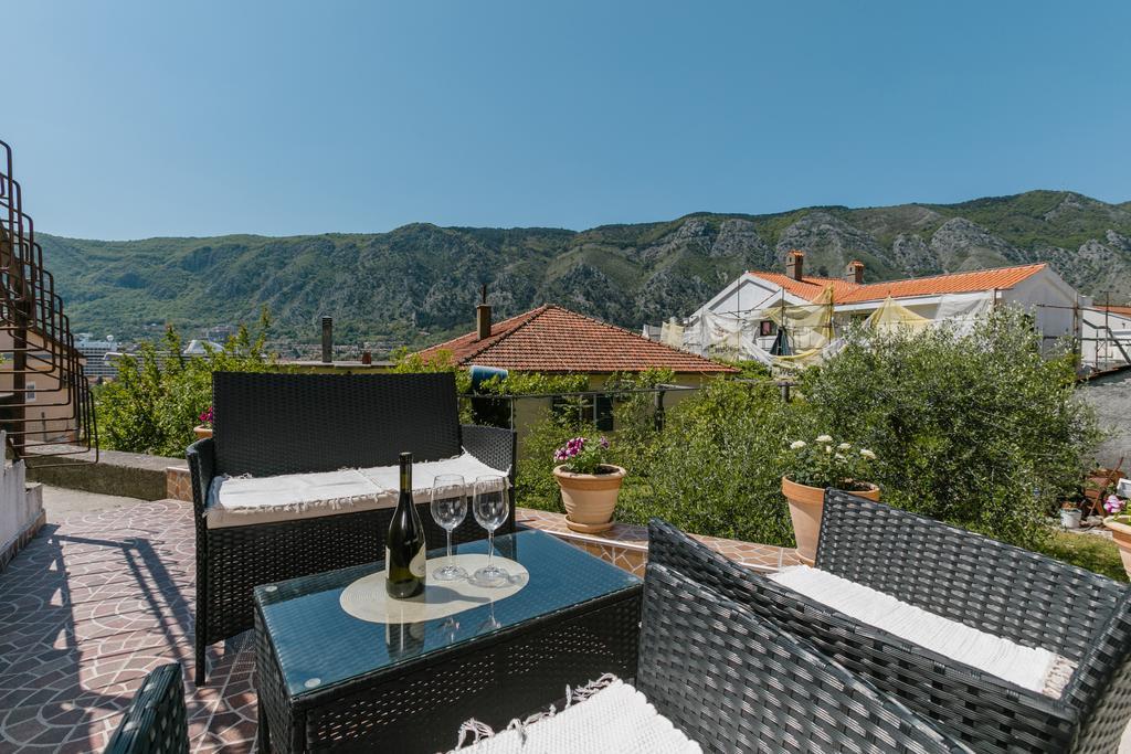 Apartments Feniks Котор Екстериор снимка