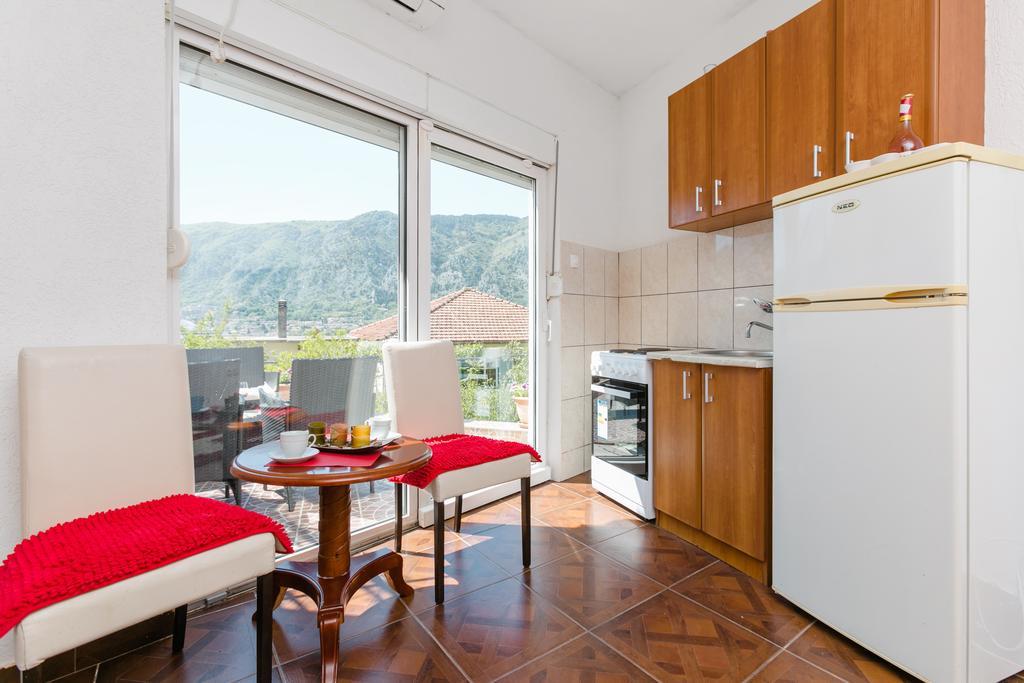 Apartments Feniks Котор Екстериор снимка